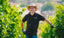 Carsten in den Weinreben